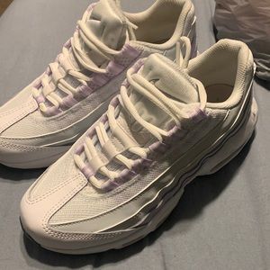 Big Girl’s Nike Air Max 95, size 5.5Y, w 7.